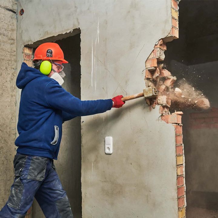 Bourání příček při rekonstrukci bytu