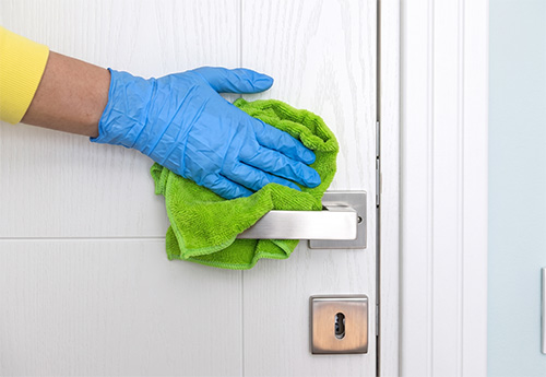 Správná údržba laminovaných interiérových dveří